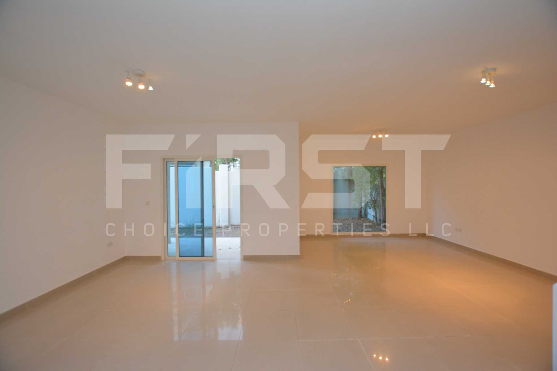 Internal Photo of 5 Bedroom Villa in Al Reef Villas 348.3 sq.m 3749 sq.ft (116).jpg