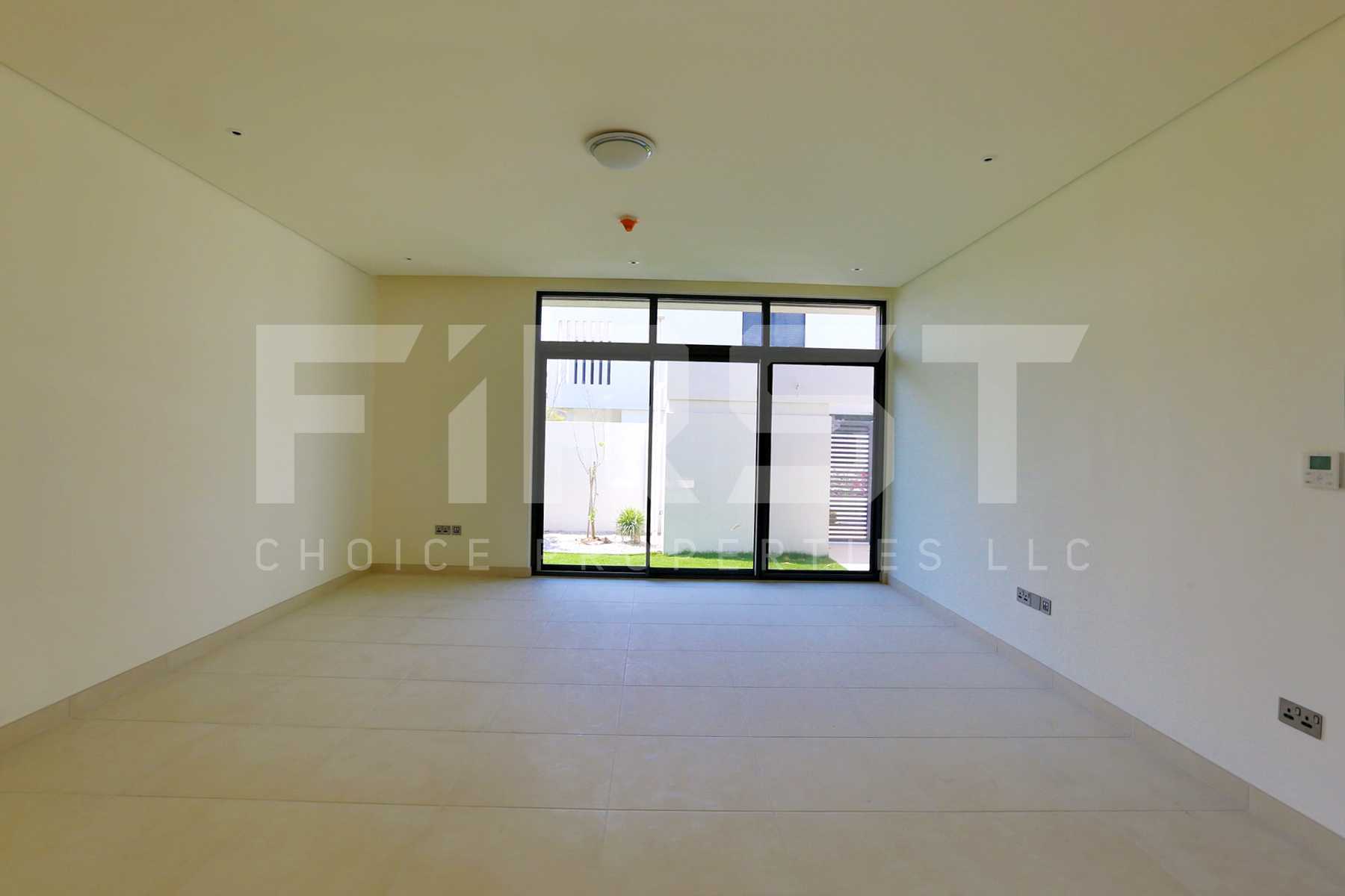 Internal Photo of 5 Bedroom Villa in West Yas Yas Island Abu Dhabi UAE (42).jpg