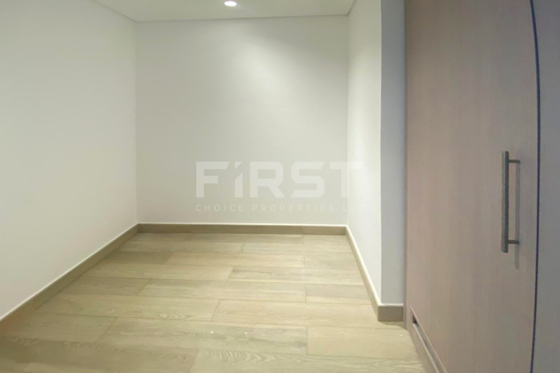 Internal Photos of 2 Bedroom Partment in Water s Edge Yas Island Abu Dhabi UAE (2).jpg