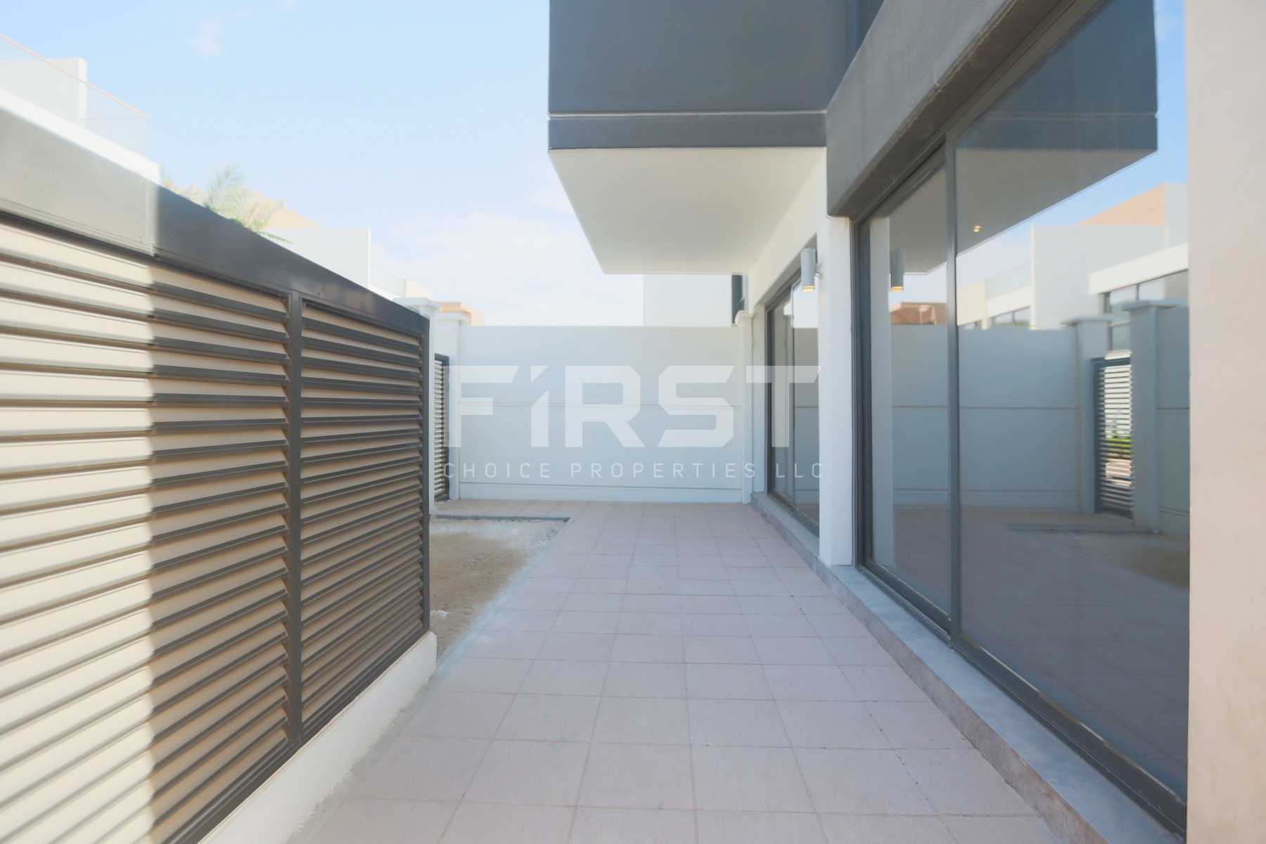 Internal Photo of 5 Bedroom Villa in Faya at Bloom Gardens Al Salam Street Abu Dhabi UAE (4).jpg