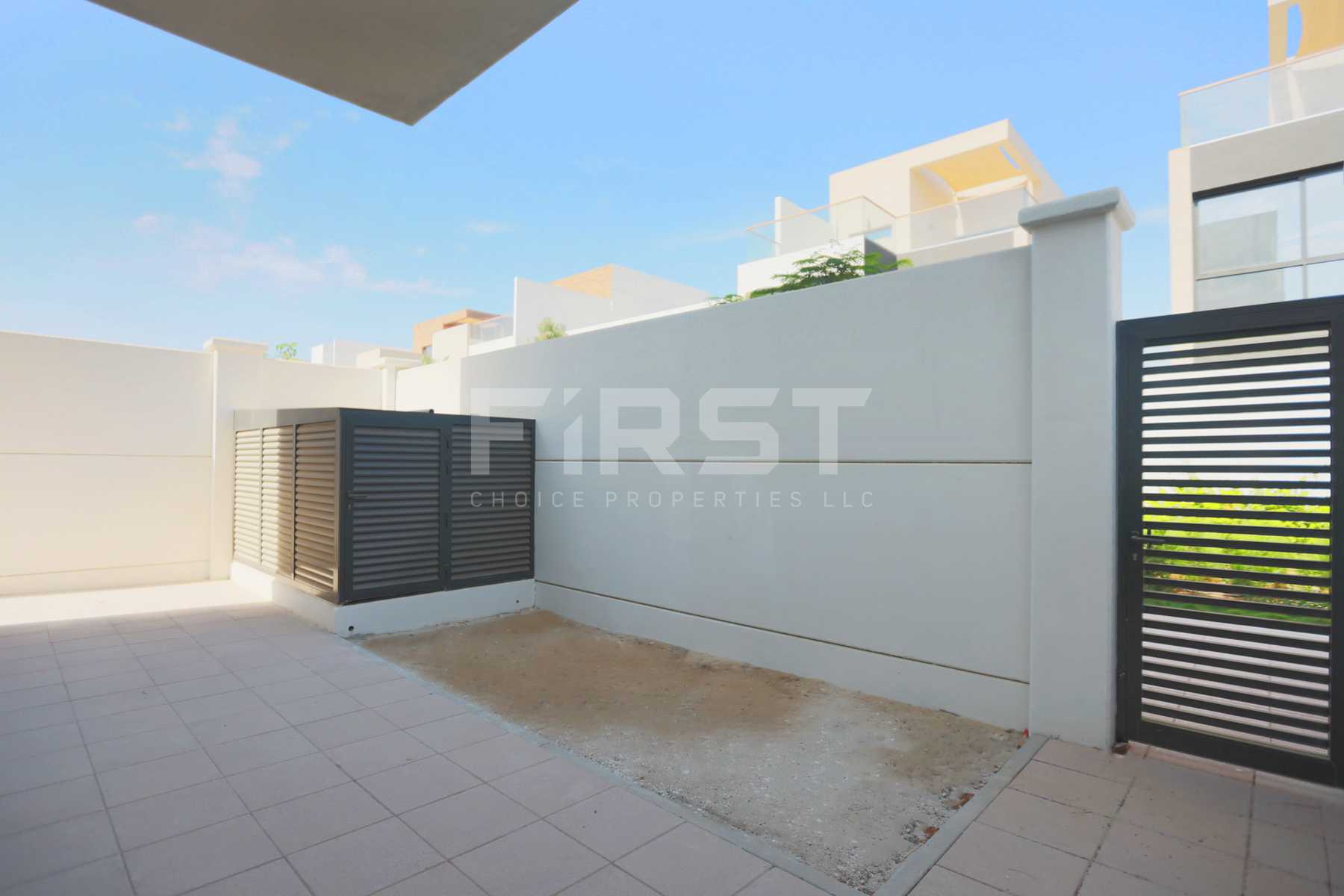 Internal Photo of 5 Bedroom Villa in Faya at Bloom Gardens Al Salam Street Abu Dhabi UAE (6).jpg
