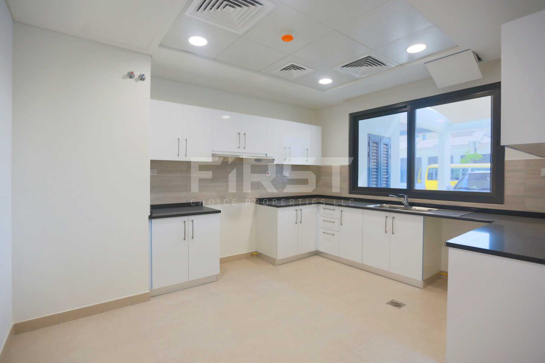 Internal Photo of 5 Bedroom Villa in Faya at Bloom Gardens Al Salam Street Abu Dhabi UAE (7).jpg
