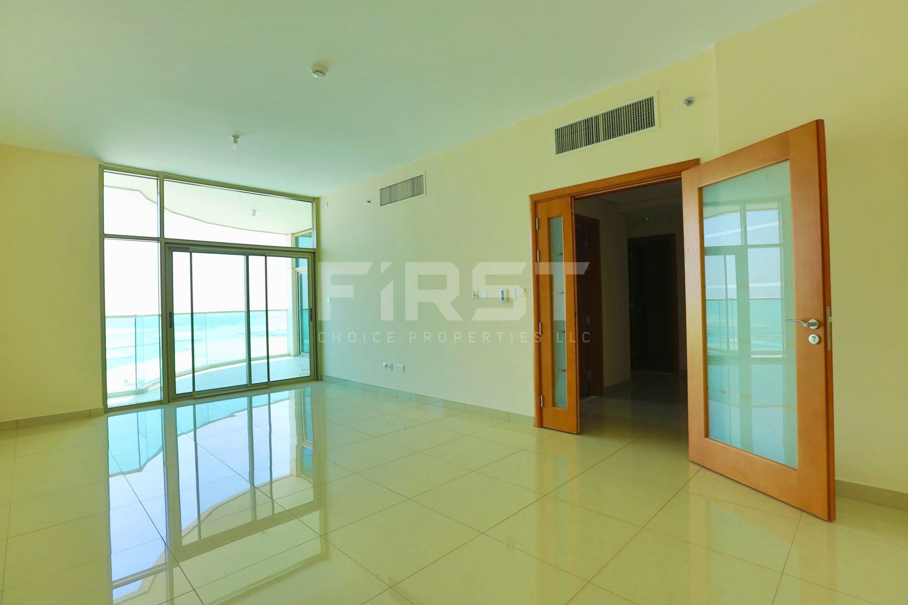 Internal Photo of 1 Bedroom Apartment in Beach Towers Shams Abu Dhabi Al Reem Island Abu Dhabi UAE (6).jpg