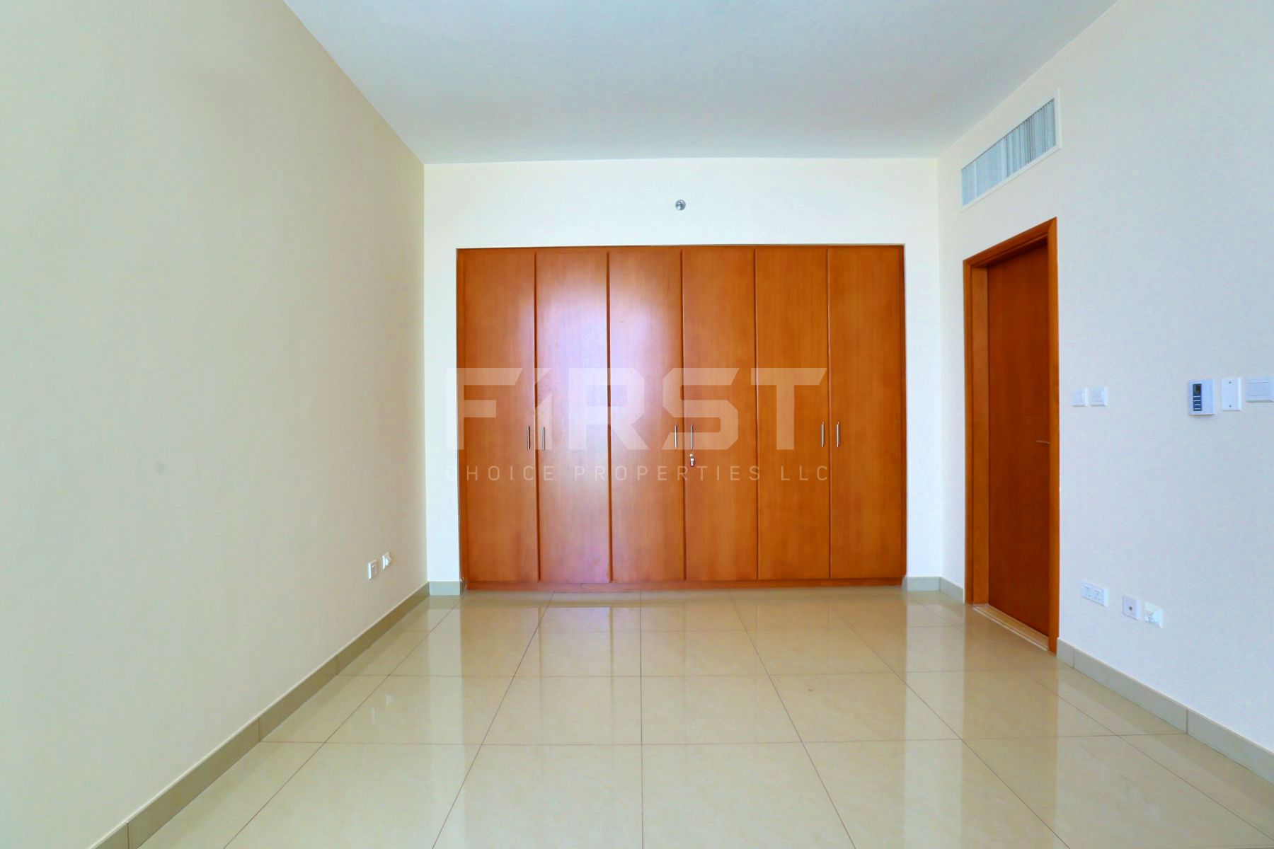 Internal Photo of 1 Bedroom Apartment in Beach Towers Shams Abu Dhabi Al Reem Island Abu Dhabi UAE (10).jpg