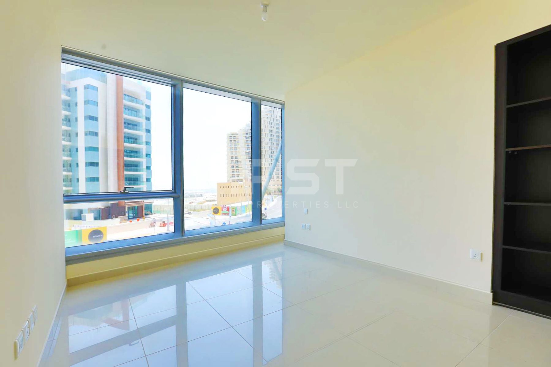 Internal Photo of 1 Bedroom Apartment in Shams Abu Dhabi Sun Tower Abu Dhabi UAE (8).jpg