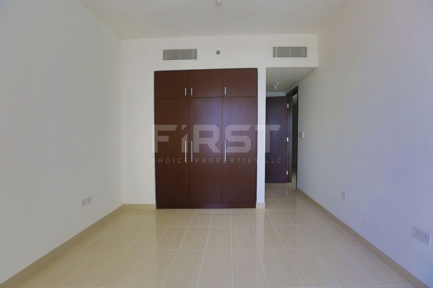 Internal Photo of 1 Bedroom Apartment in Burooj Views Marina Square Al Reem Island Abu Dhabi UAE (8).jpg
