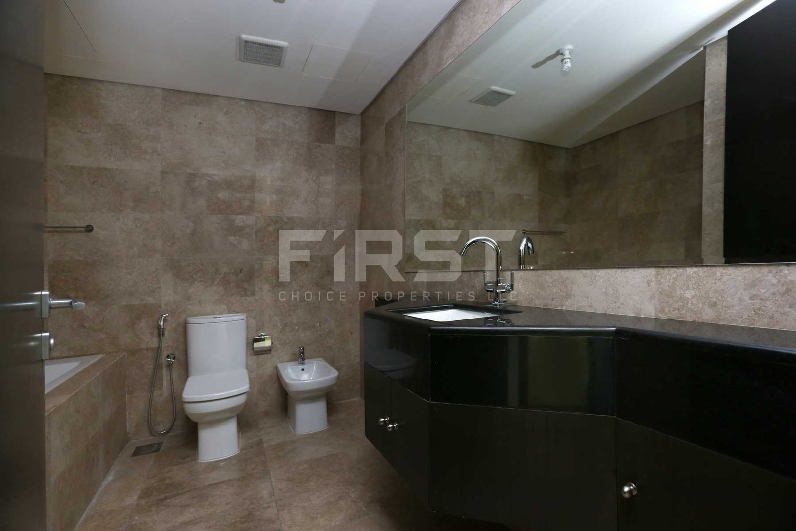Internal Photo of 1 Bedroom Apartment in Ocean Terrace Marina Square Al Reem Island Abu Dhabi UAE (22).jpg