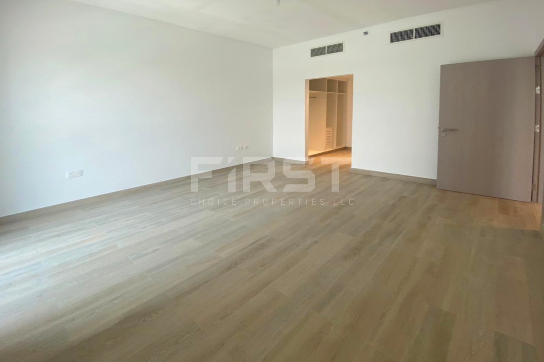 Internal Photos of 2 Bedroom Partment in Water s Edge Yas Island Abu Dhabi UAE (5).jpg