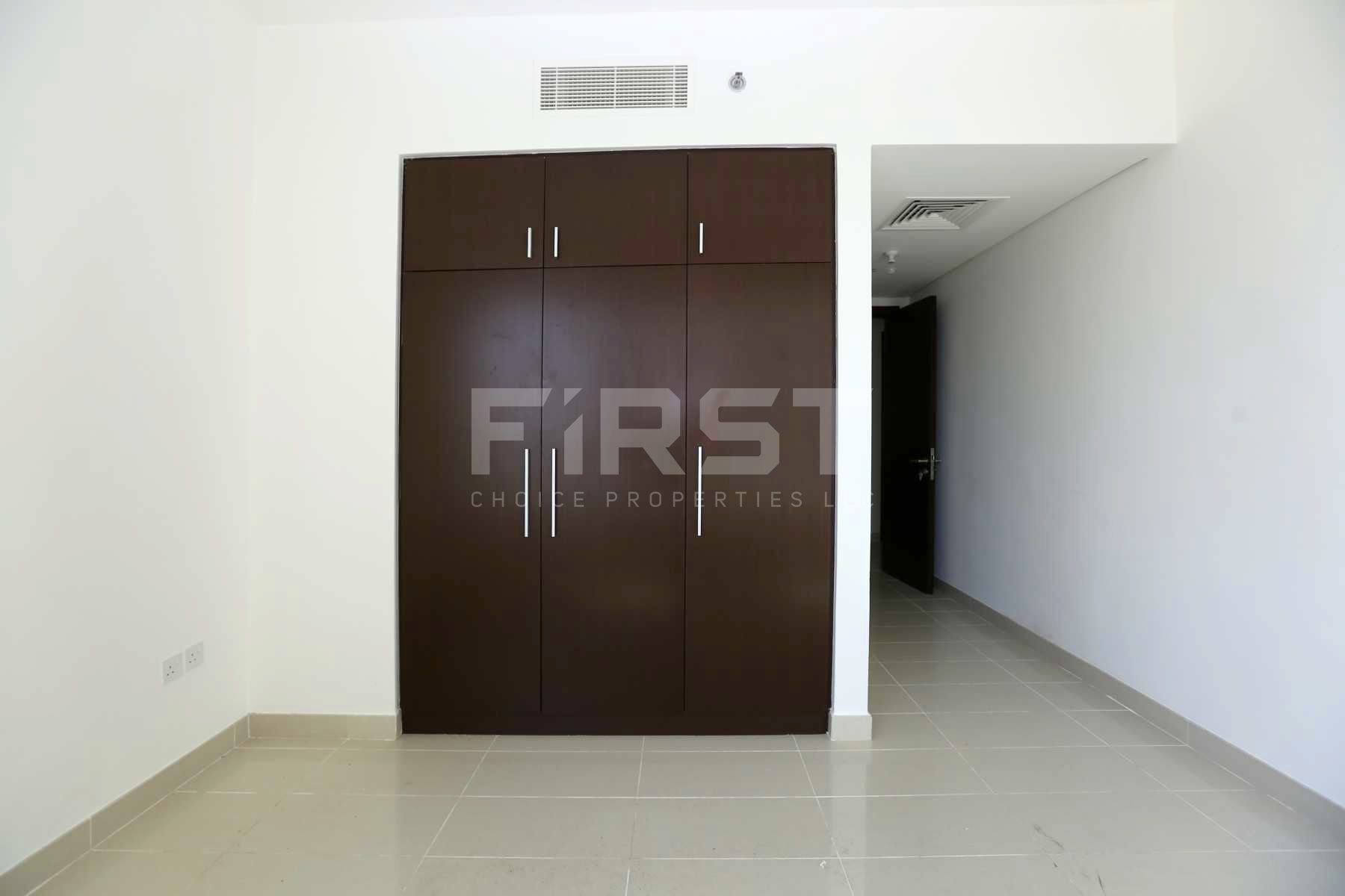 Internal Photo of 2 Bedroom Apartment in Marina Square Al Maha Tower Abu Dhabi UAE (8).jpg