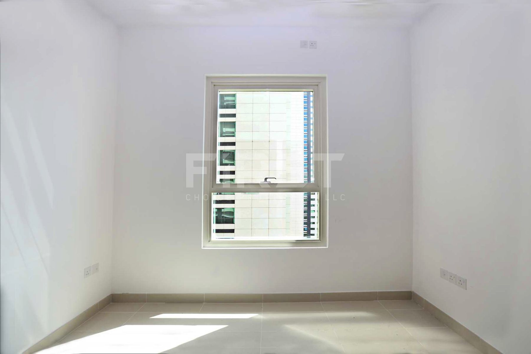 Internal Photo of 2 Bedroom Apartment in Marina Square Al Maha Tower Abu Dhabi UAE (9).jpg