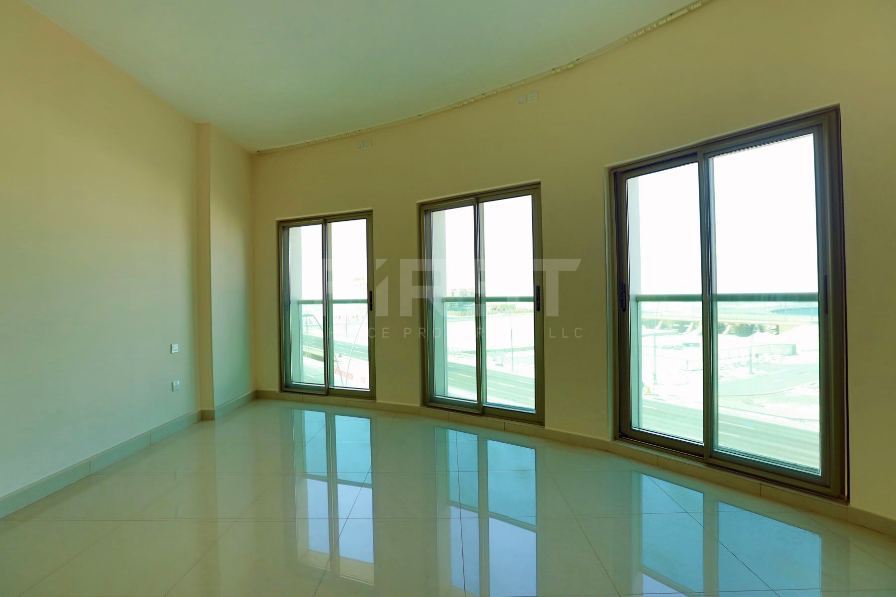 Internal Photo of 2 Bedroom Apartment in Beach Towers Shams Abu Dhabi Al Reem Island Abu Dhabi UAE (6).jpg