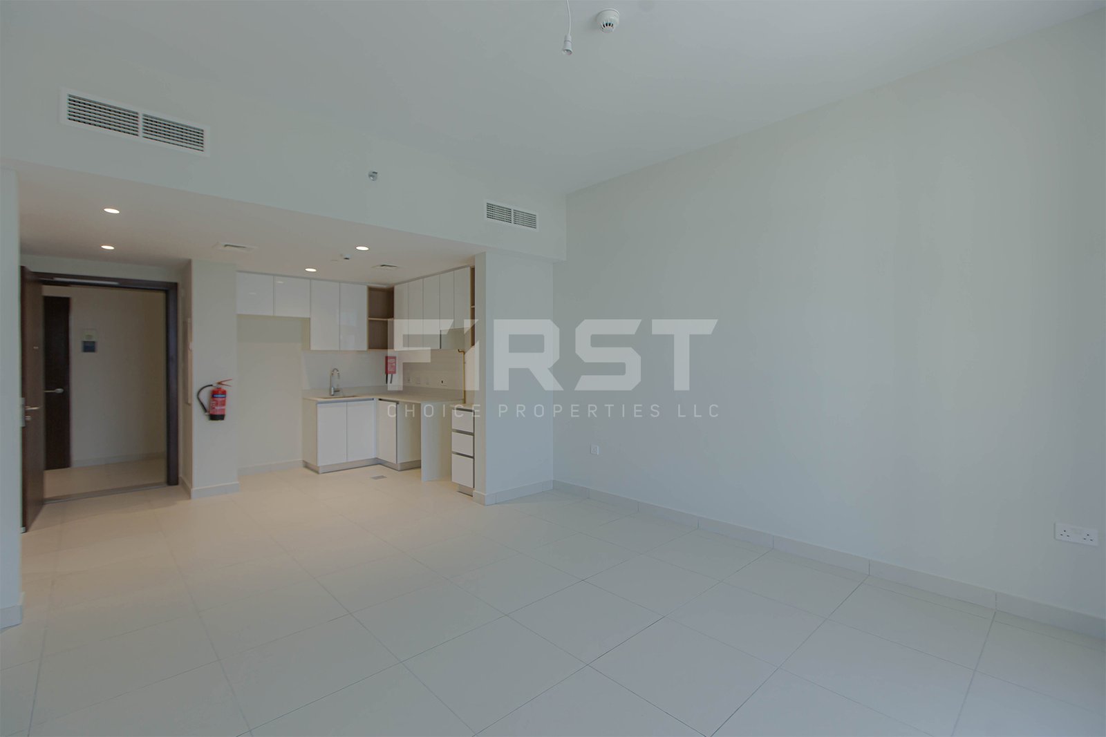 Internal Photo of 1 Bedroom Apartment in Reflection Shams Abu Dhabi Al Reem Island Abu Dhabi UAE (4).jpg