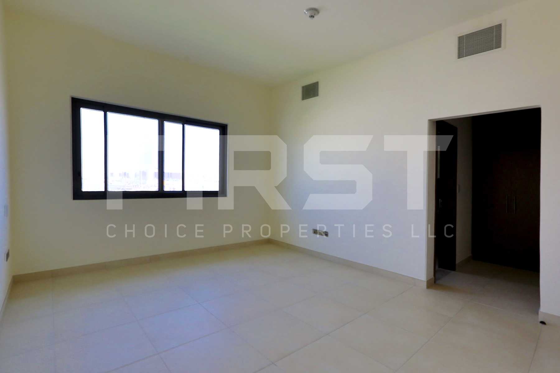 Internal Photo of 4 Bedroom Villa in West Yas Yas Island (34).jpg