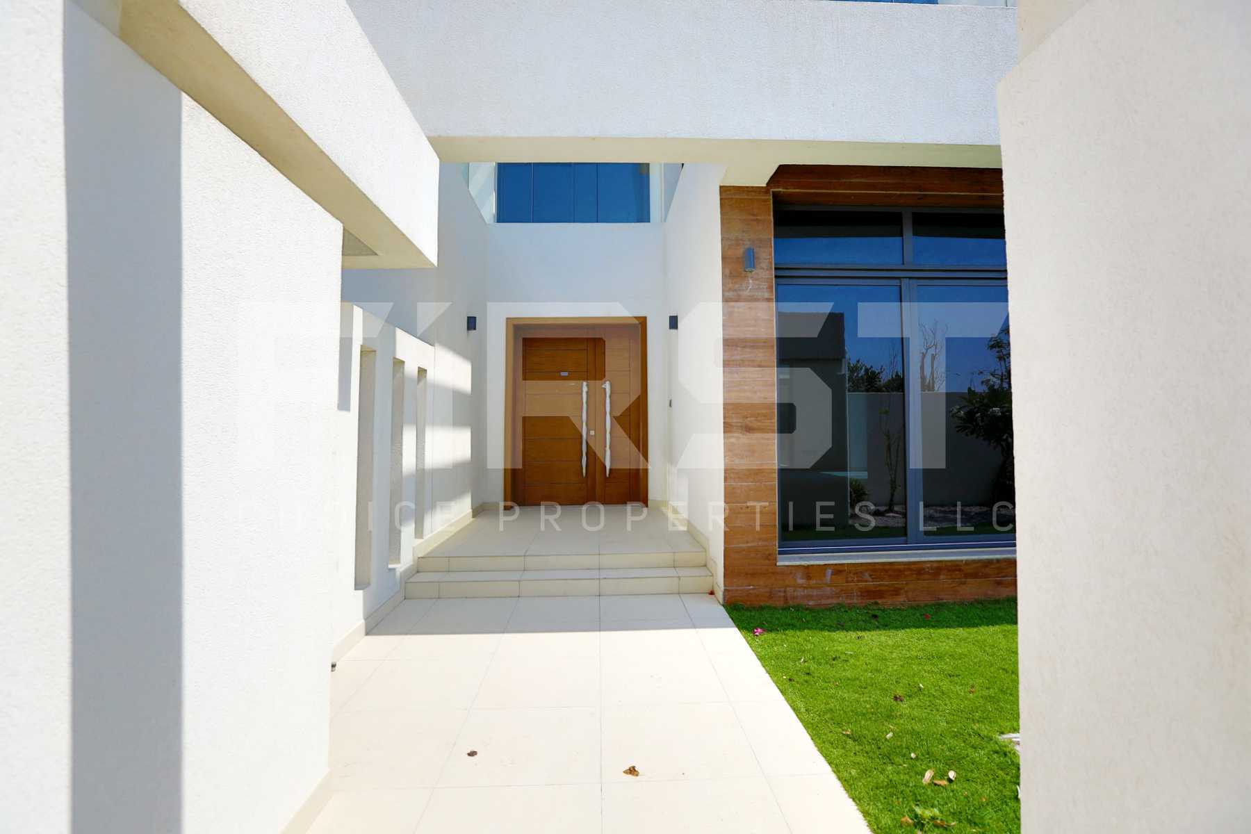 External Photo of 5 Bedroom Villa in West Yas Yas Island Abu Dhabi UAE(1).jpg