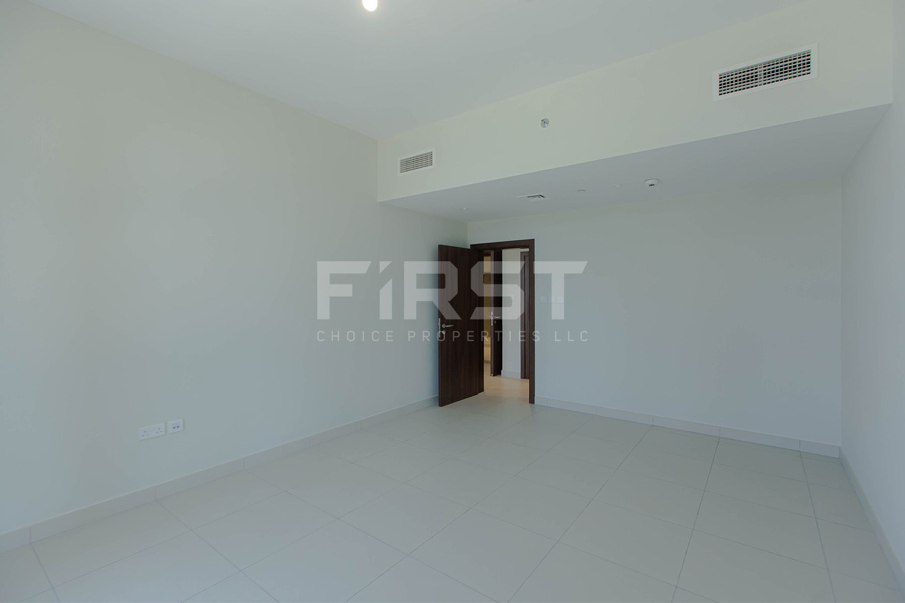 Internal Photo of 1 Bedroom Apartment in Reflection Shams Abu Dhabi Al Reem Island Abu Dhabi UAE (7).jpg